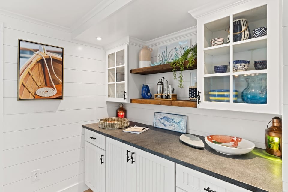Dining area built in w/add'l storage