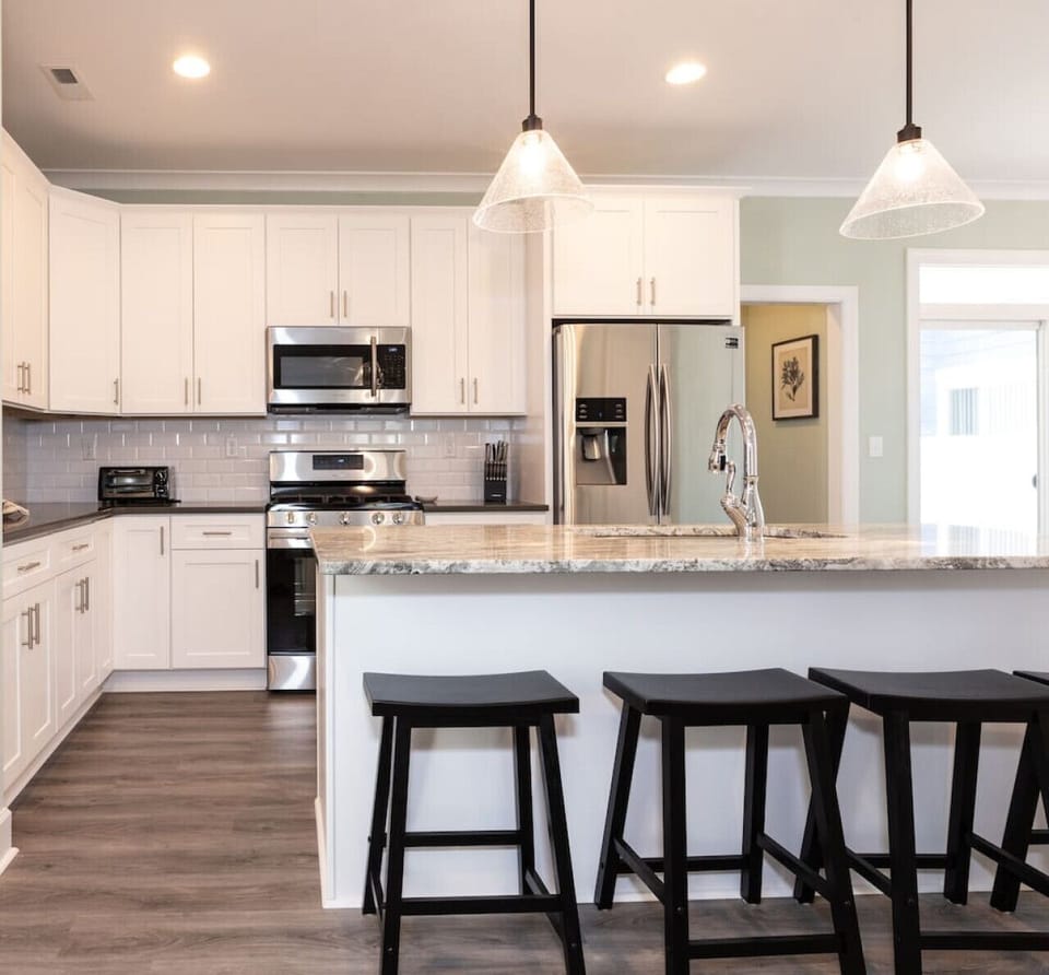 Room to cook AND chat with your favorite people!