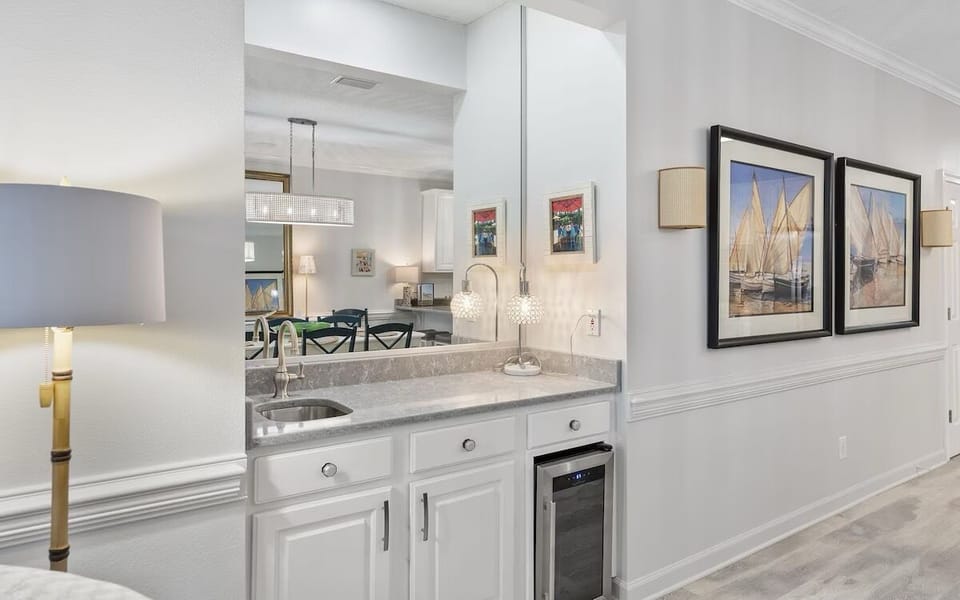 wet bar with wine chiller and blender