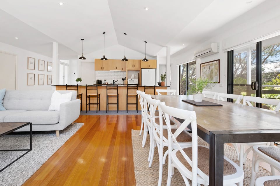 Open plan living/kitchen/dining