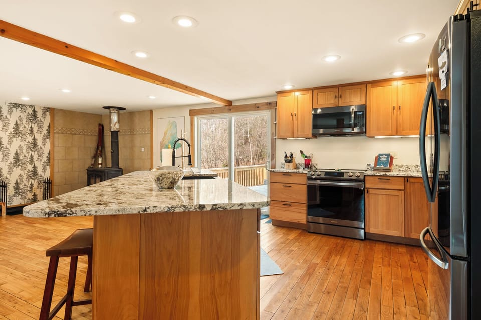 Full kitchen with dishwasher