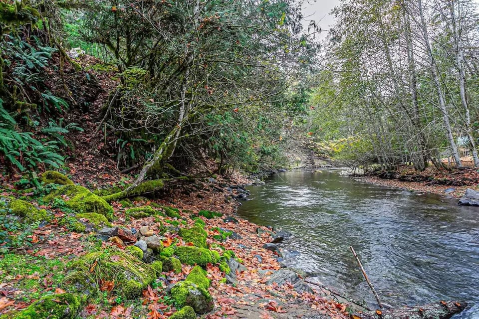 River side can be accessed from the stairs