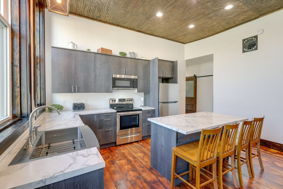 Kitchen | Dishwasher | Cooking Basics | Microwave | Toaster | Breakfast Bar