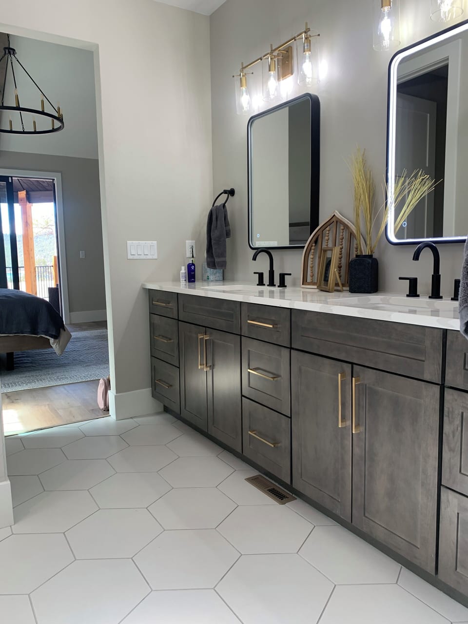 Primary bath 1 with dual sinks