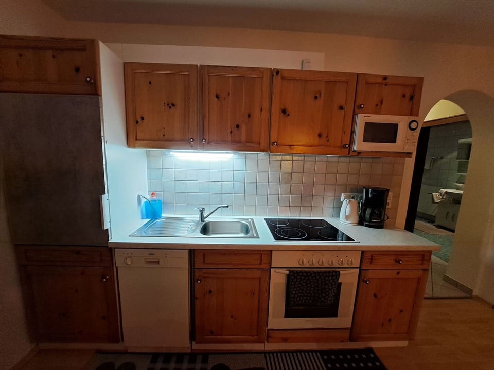 Brown, Cabinetry, Property, Countertop, Kitchen Sink, Sink, Kitchen Appliance, Wood, Home Appliance, Kitchen