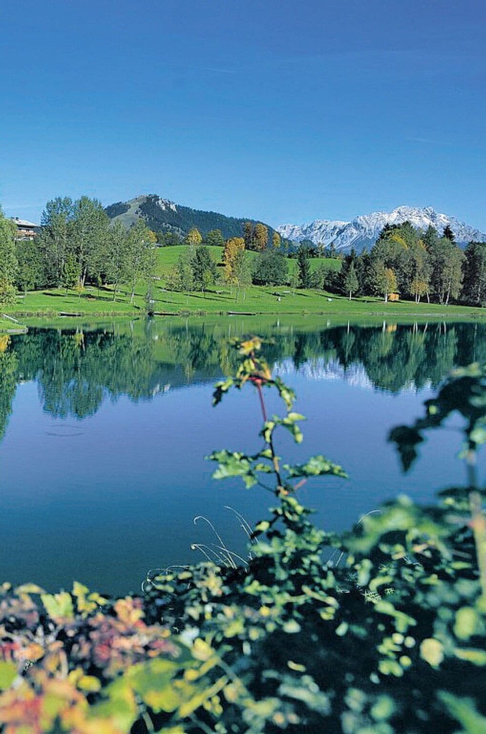 Water, Sky, Plant, Mountain, Green, Leaf, Natural Landscape, Lake, Watercourse