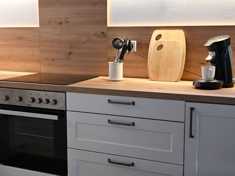 Cabinetry, Countertop, Property, Furniture, Kitchen Appliance, Wood, Tableware, Drawer, Interior Design, Kitchen