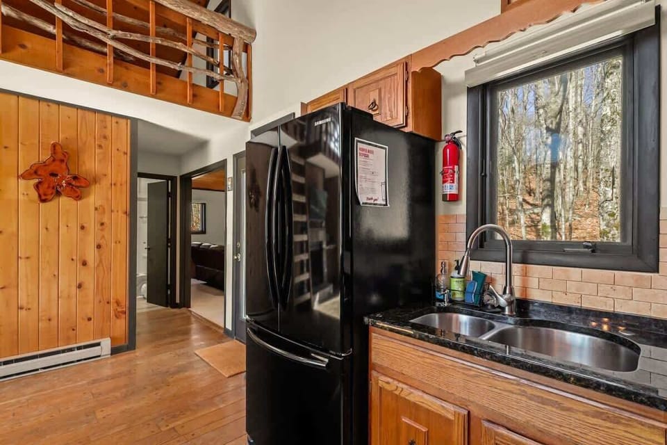 Turn your culinary dreams into reality in our fully equipped kitchen. From top-notch appliances to spacious countertops, it's a cook's paradise!