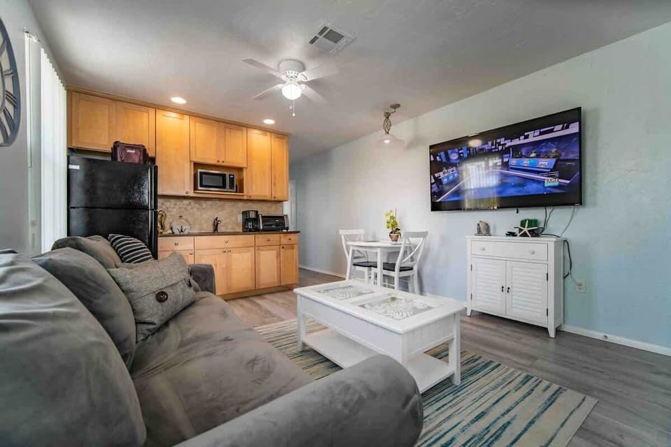 Remodeled 2021. 

65 inch smart TV with cable and apps such as YouTube and Netflix. (Use your own login.)

Sleeper sofa bed. 

Table for 2 next to Kitchenette.