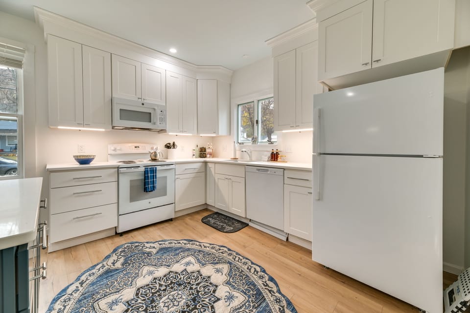 Kitchen | Basic Cooking Essentials | Dishwasher | Breakfast Bar