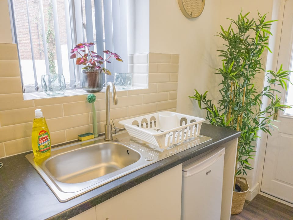 3c93b302-3f75-4822-a570-662eb8406e68