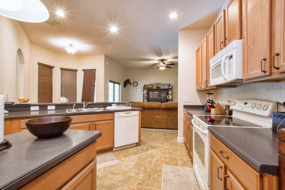 14-Kitchen4.jpg