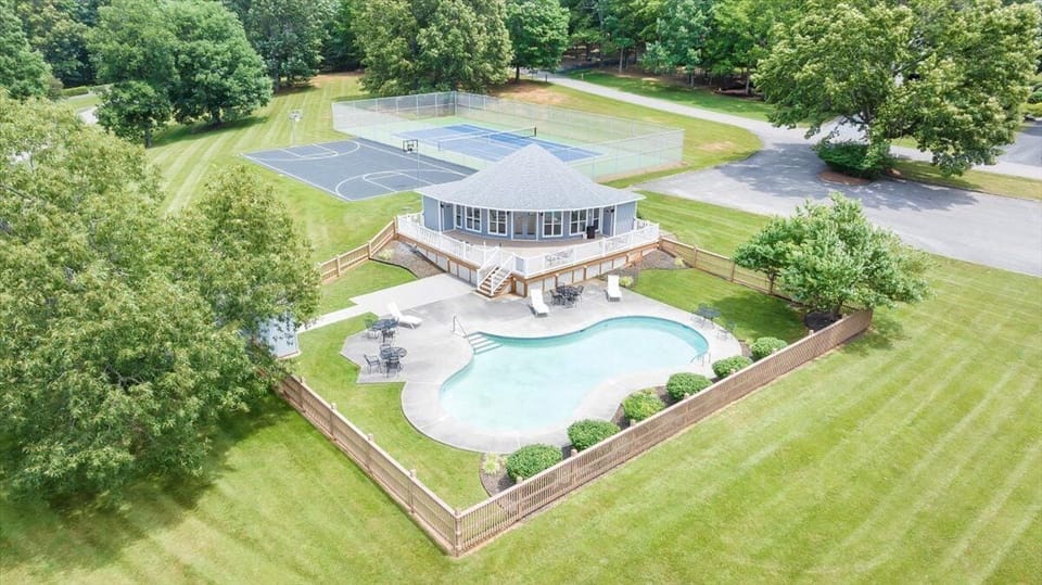 Your perfect getaway awaits! Enjoy stunning pool, plus tennis and basketball courts, endless fun. 