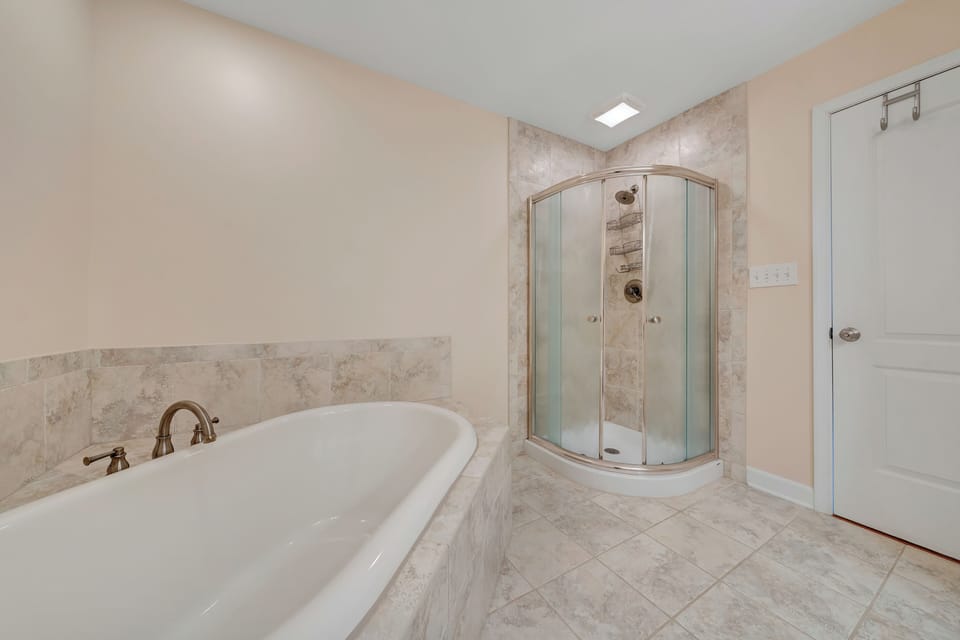 Master Bathroom, Walkin Shower and Bathtub