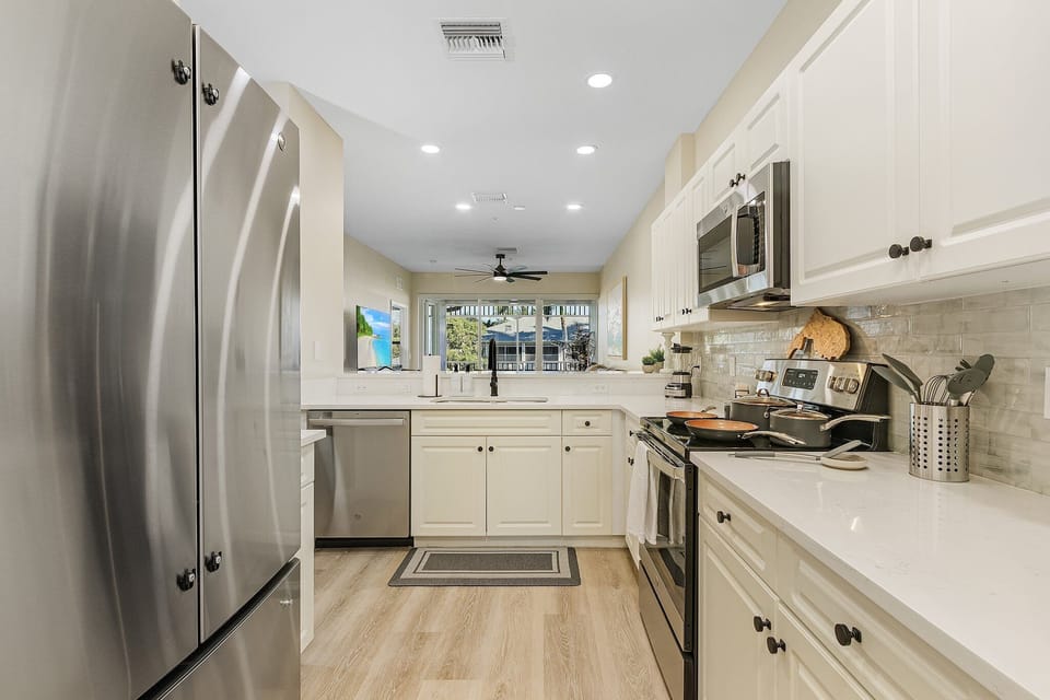 Full Kitchen 