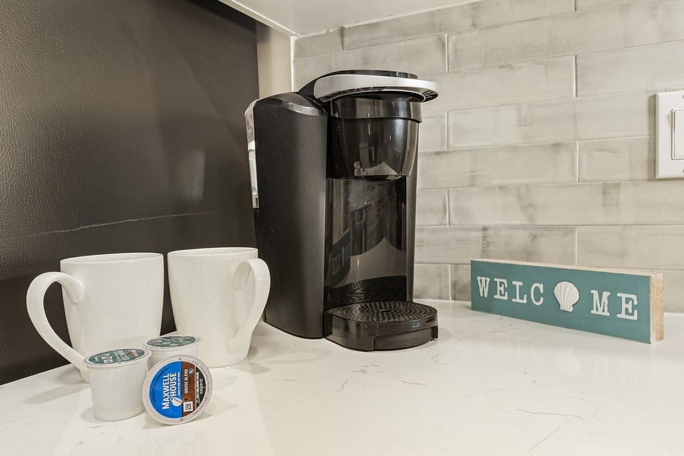 Keurig : Mr. Coffee : Electric Kettle : K-cups & Variety of Tea's provided