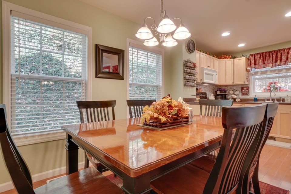 Dining Area | Dishware & Flatware Provided