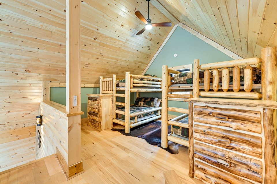 Loft | 2 Full Bunk Beds