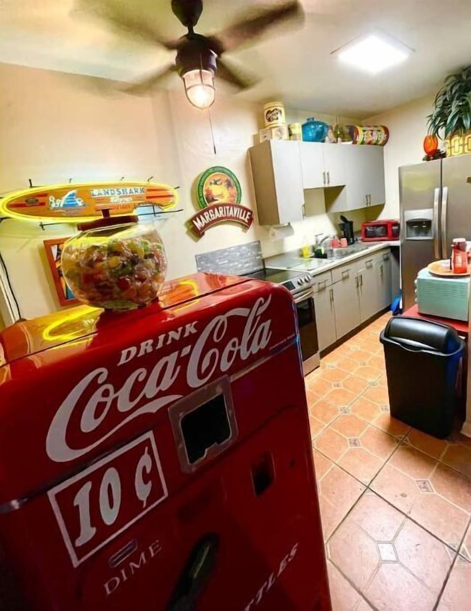 Modern kitchen: ice/water in door fridge, digital smooth top stove, micro & more