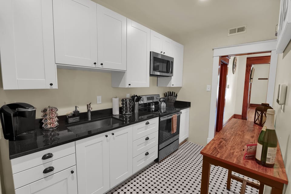 kitchen coffee maker, coffee pods, knife set, spice rack