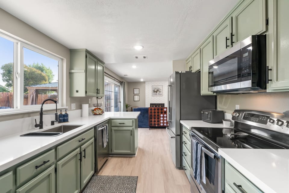 Fully updated and stocked kitchen!