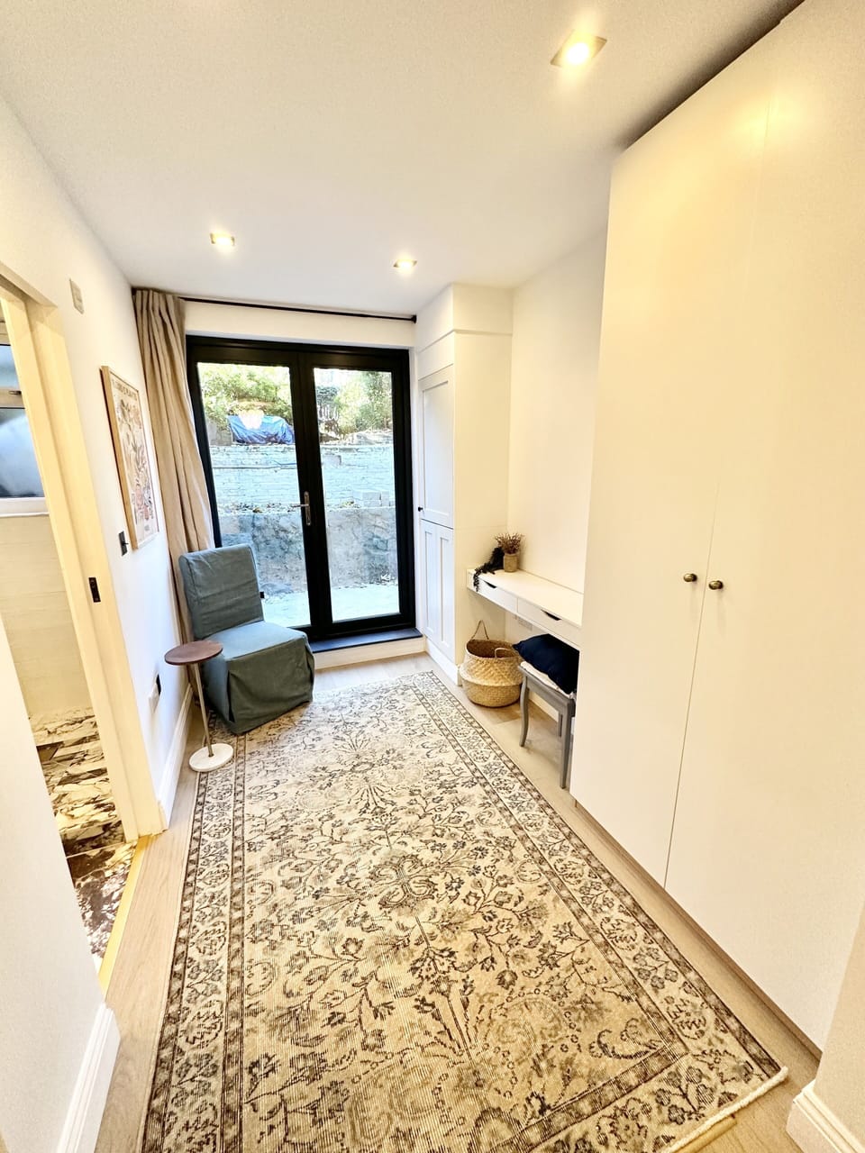 primary bedroom dressing area