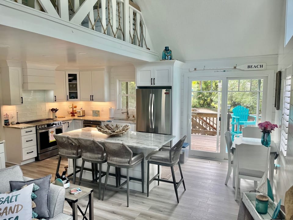 Sliding Door to rear deck and screen porch