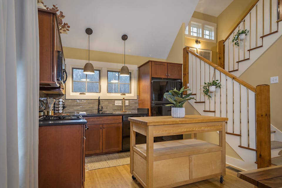 Kitchen complete with gas range, dishwasher & 2 types of coffeemakers (Keurig and Standard Drip).