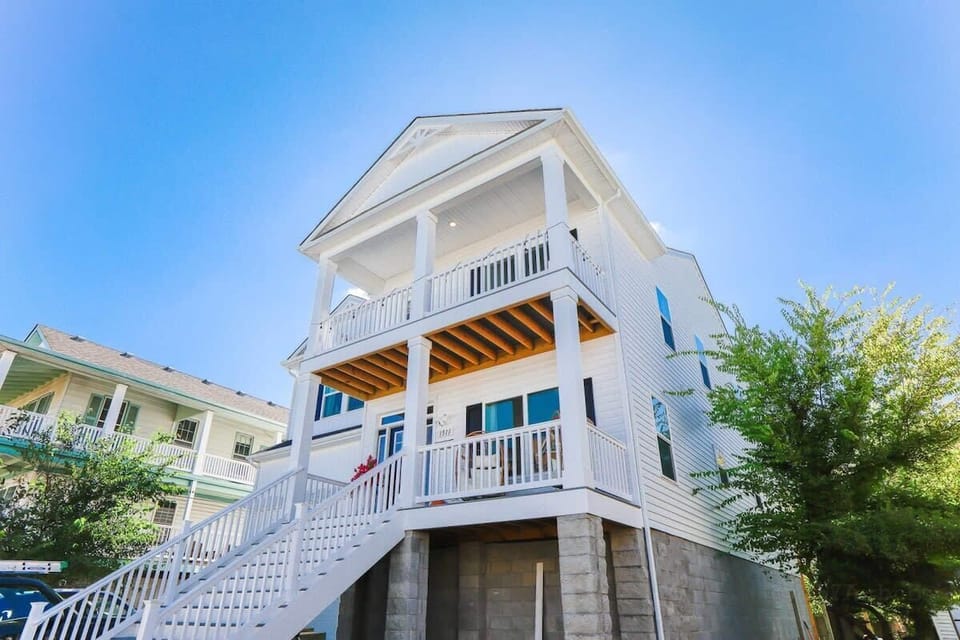 Oceanus Paradise Exterior