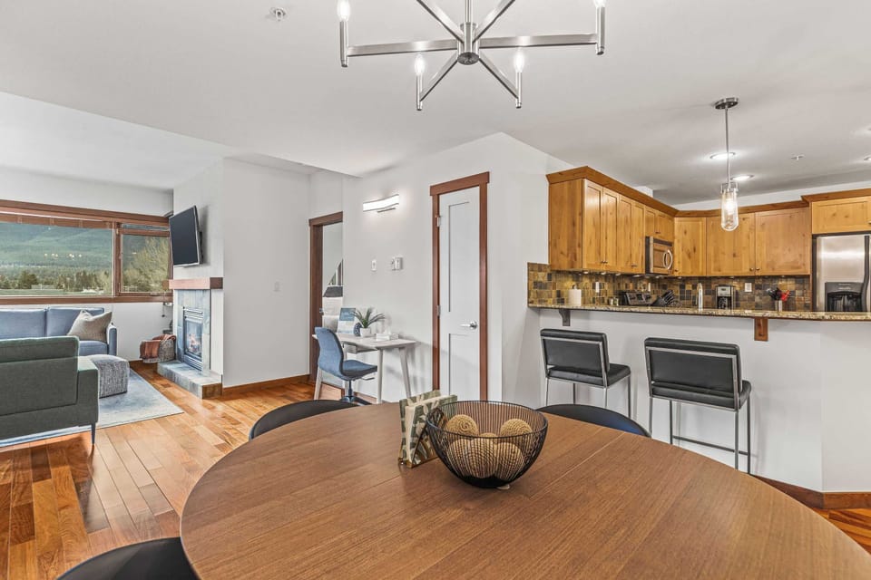 Dining table - Kitchen