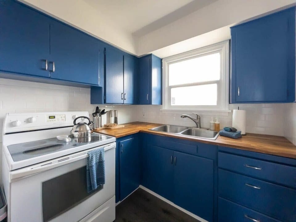 #StayInMyDistrict #BookDirect