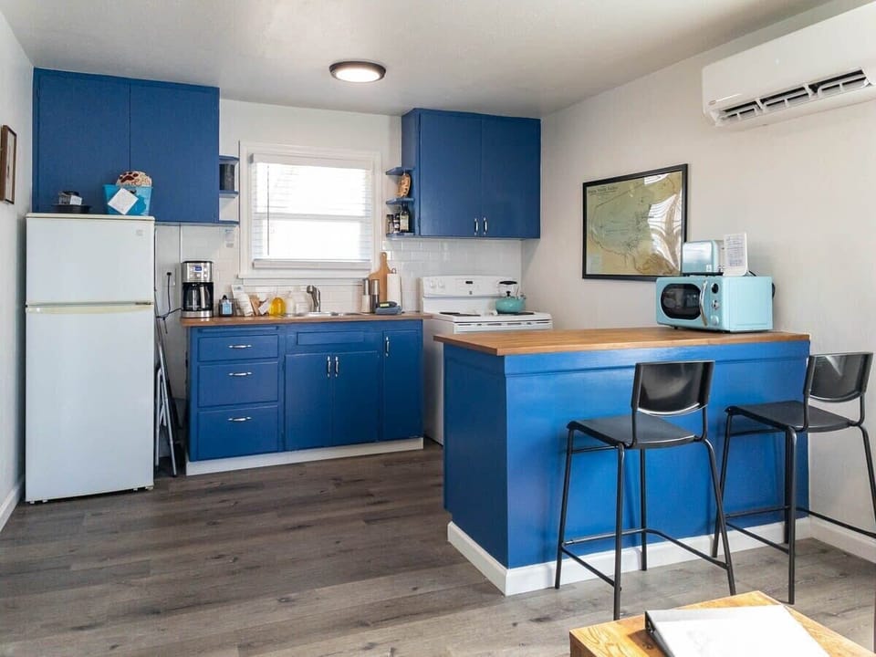 #StayInMyDistrict #BookDirect