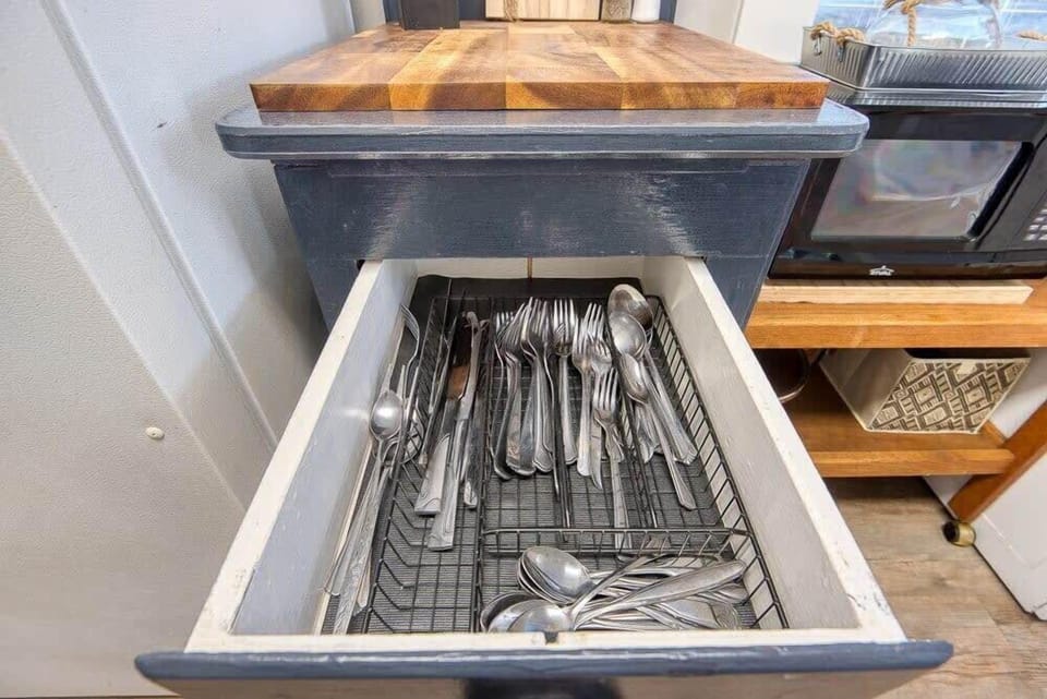 #StayinMyDistrict Coos Bay Historical Heritage House #bookdirect #heritagehousecoosbay #stayinmydistrict