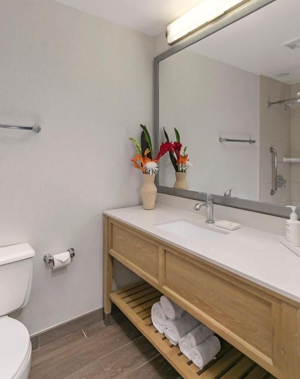 Get ready effortlessly with a spacious counter and extra storage.