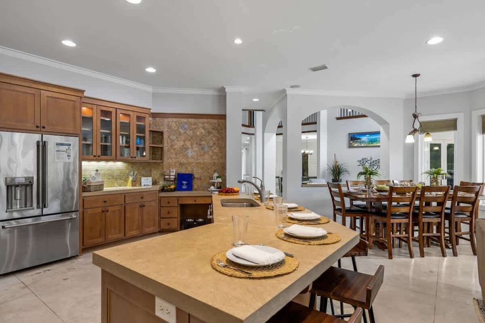 Kitchen and dining area (first floor)
