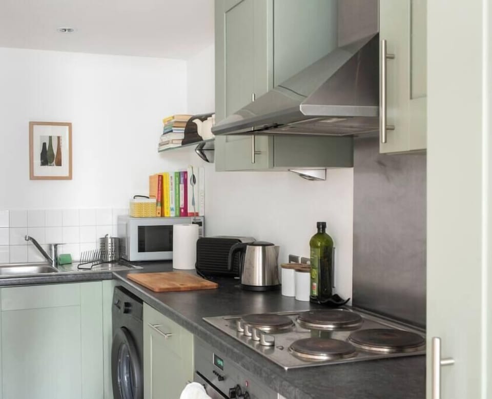 Dining area to eat or work. Smart TV with complimentary Netflix so you can unwind after a day exploring Manchester