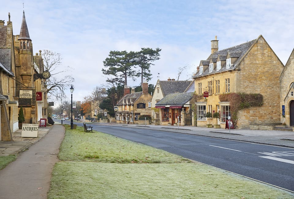 Nearby Broadway's beautiful High Street, with a plethora of bespoke shopping and wonderful tea shops, pubs and restaurants