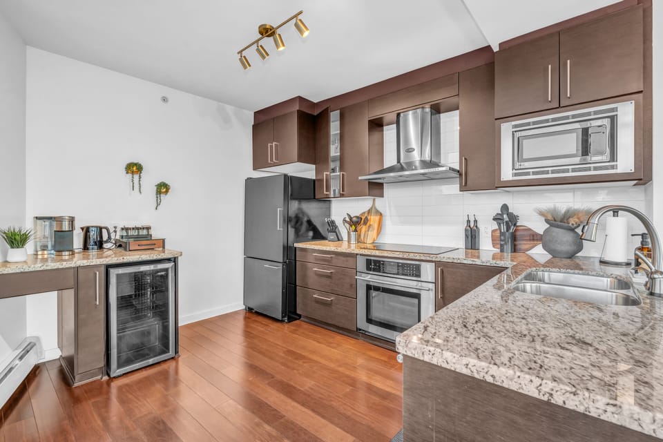 The kitchen with mini bar fridge. Plenty of counter space to organize and sort out your ingredients before cooking the family meal, or drink prep!
