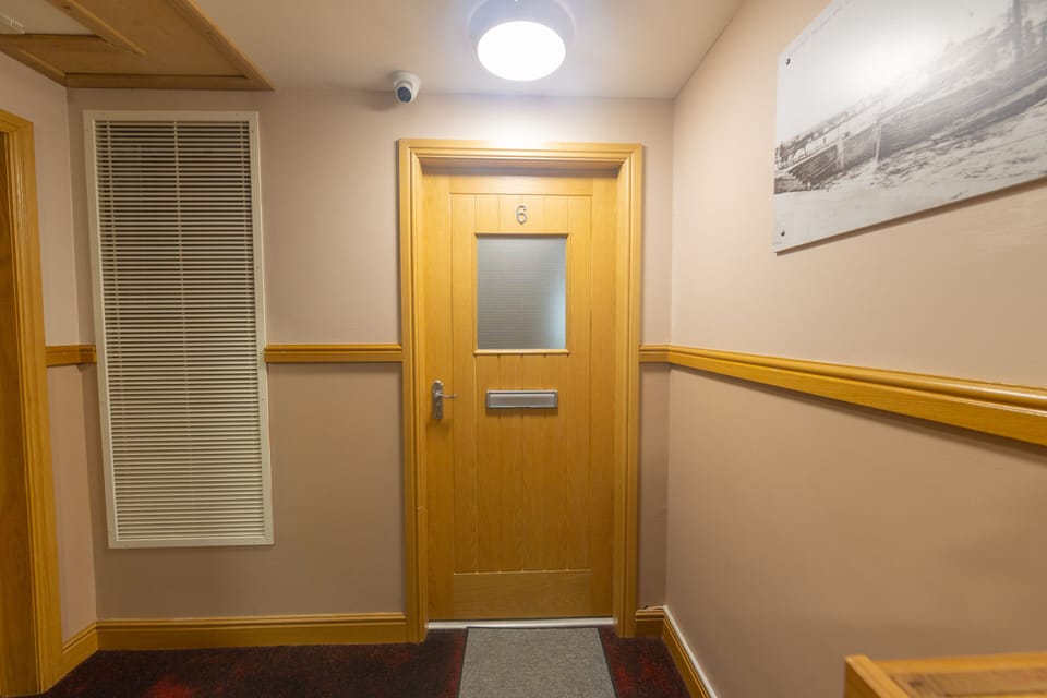 Apartment 6      Floor 1 