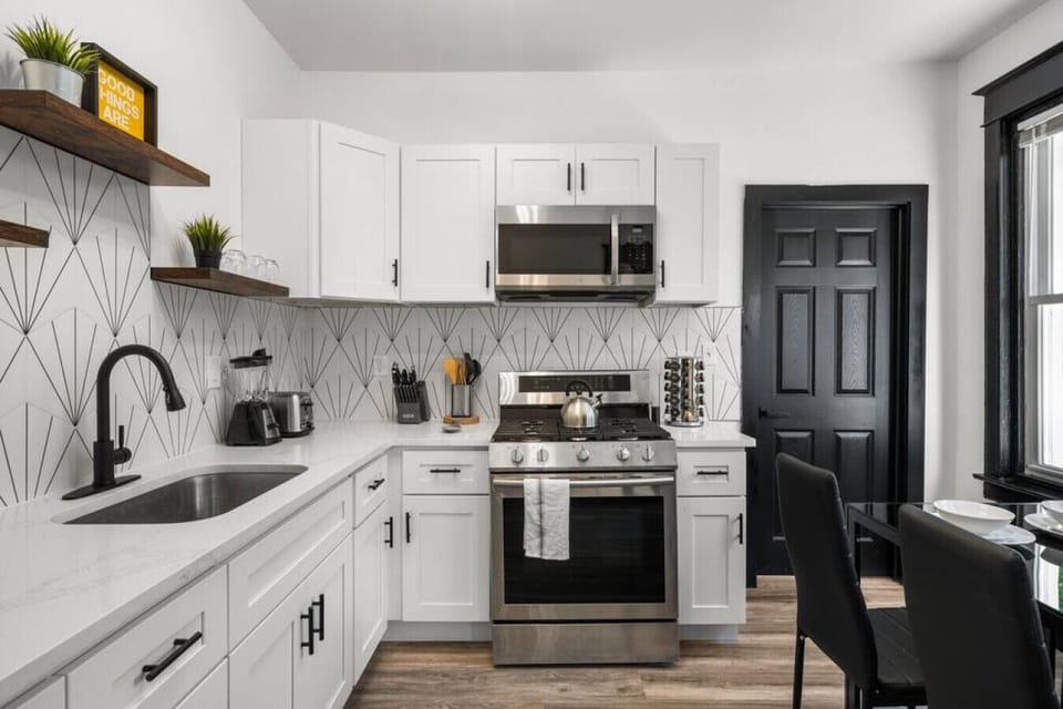 Cook, dine, and unwind in our Fully Equipped Kitchen – the heart of your Long-Term Stay adventure! Ideal for extended stays, our kitchen is designed with all the essentials for a seamless cooking experience. #LongTermStay #FullyEquippedKitchen
