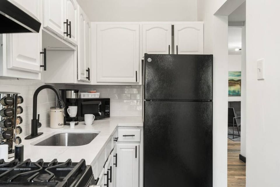 Cook, dine, and unwind in our Fully Equipped Kitchen – the heart of your Long-Term Stay adventure! Ideal for extended stays, our kitchen is designed with all the essentials for a seamless cooking experience.