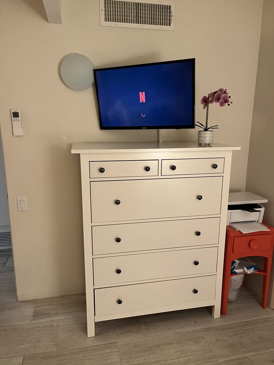 Second Bedroom, featuring personal Smart TV.
