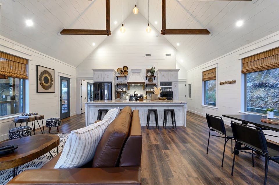Upon entering you will find an open floor plan perfect for endless socializing.