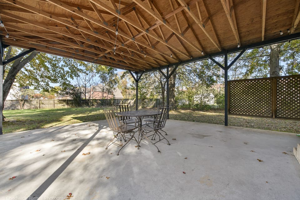Outdoor dining