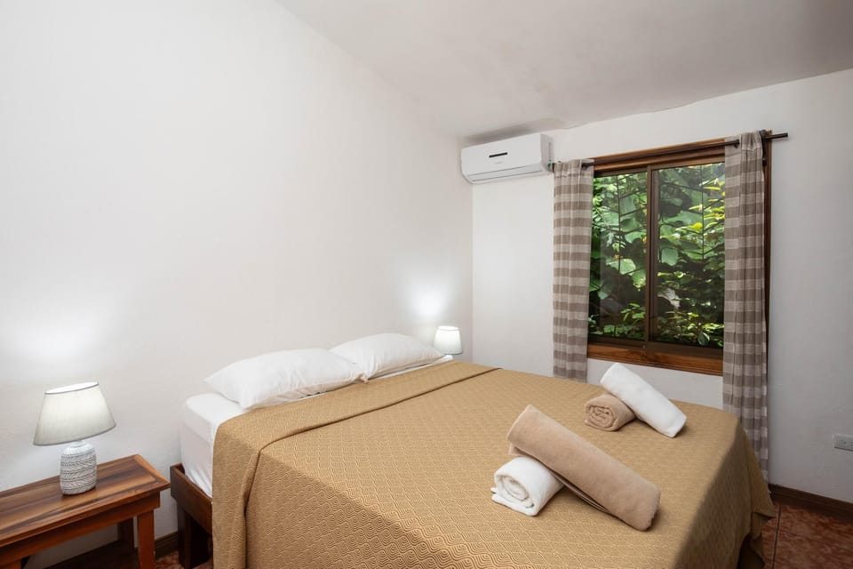 Private Spacious Fully Serviced Apt #6 w/ Pool (1399)