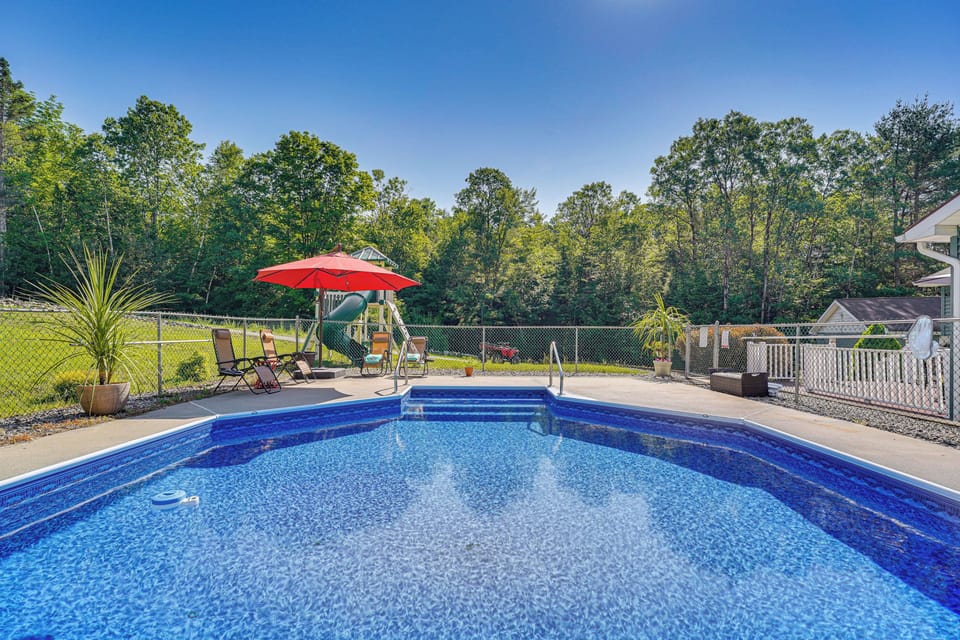 North Creek Vacation Rental | 4BR | 2.5BA | 2,616 Sq Ft | Stairs Required