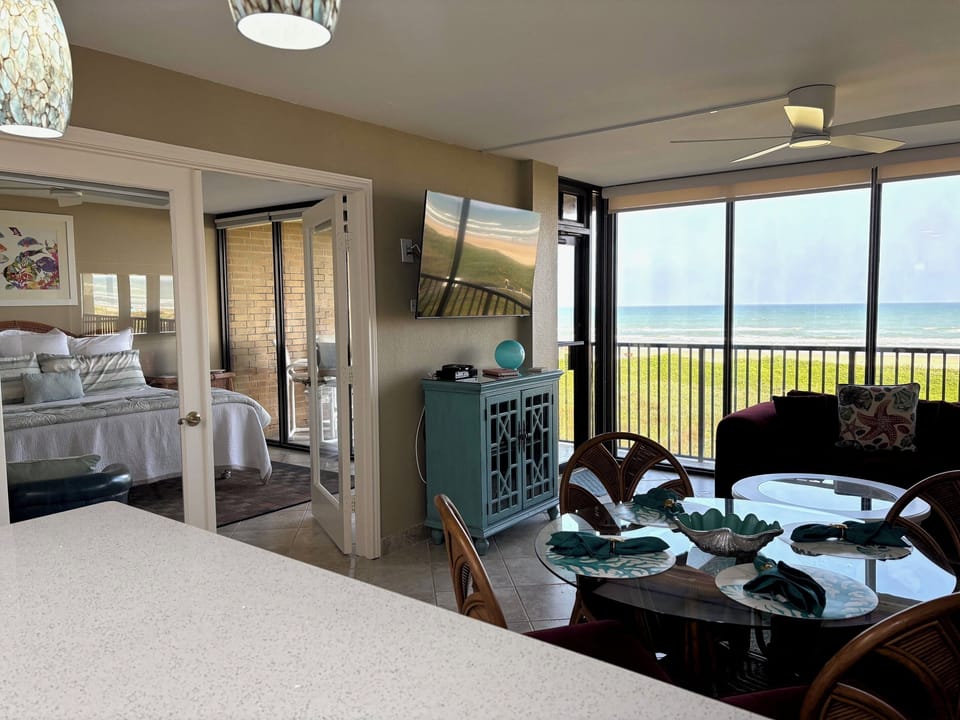 Relaxed Beachfront Living