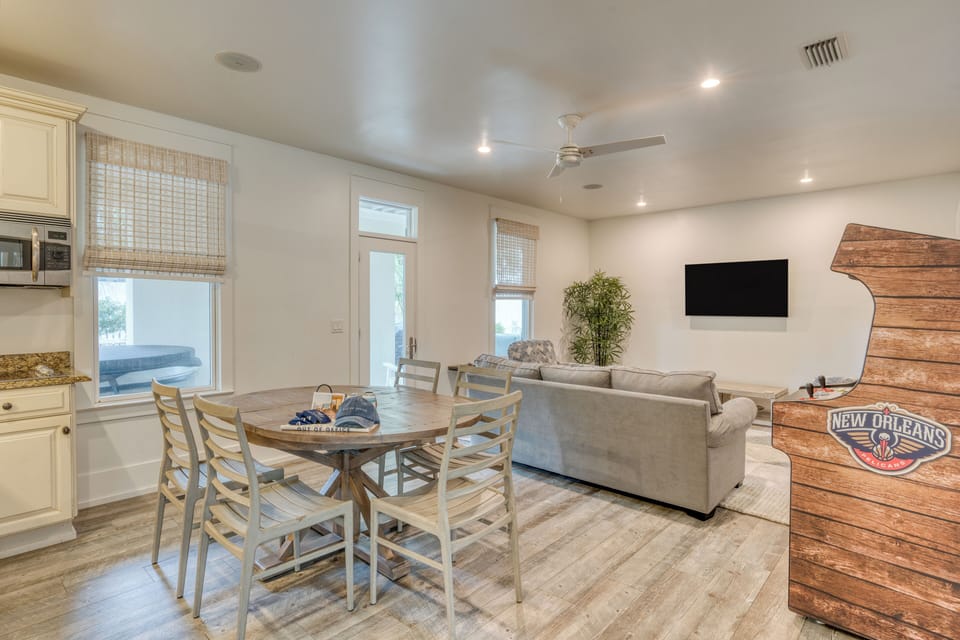 Two living spaces for plenty of room for your crew.