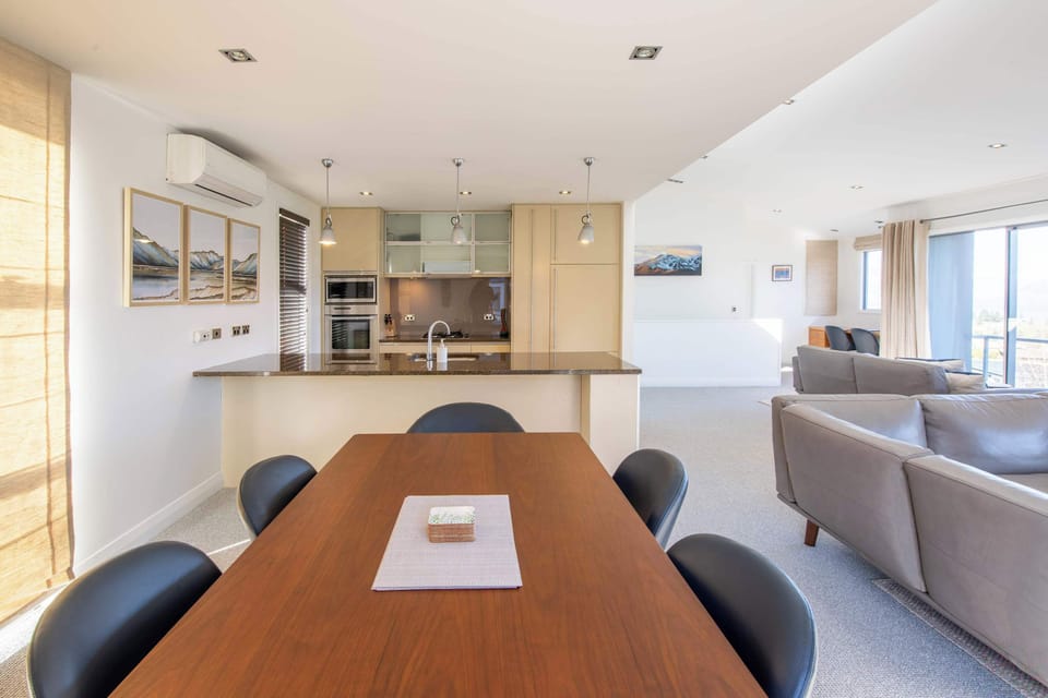 Open plan dining and kitchen