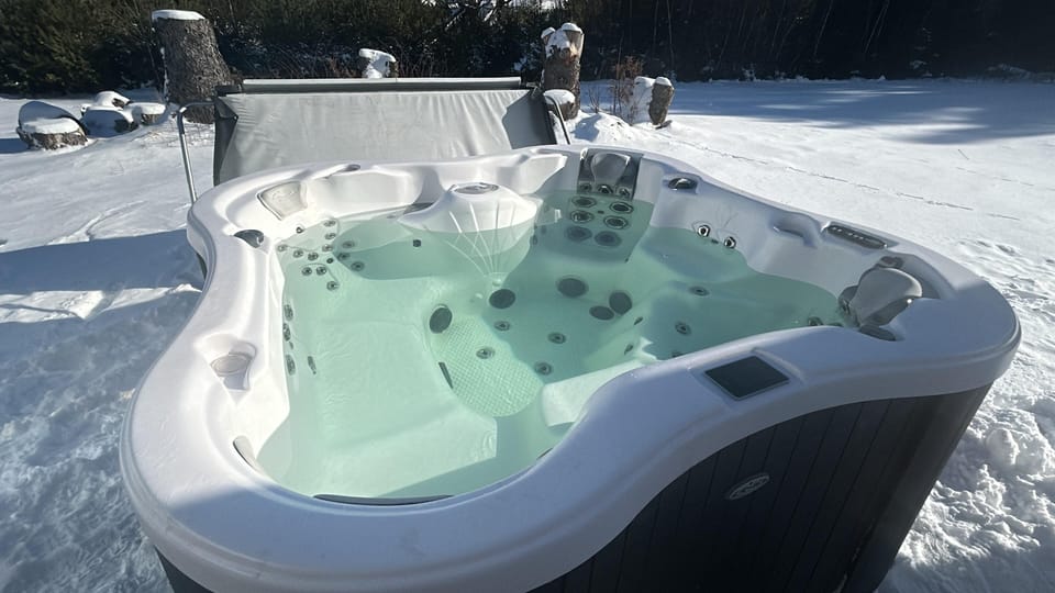 A hot tub? Yes please!